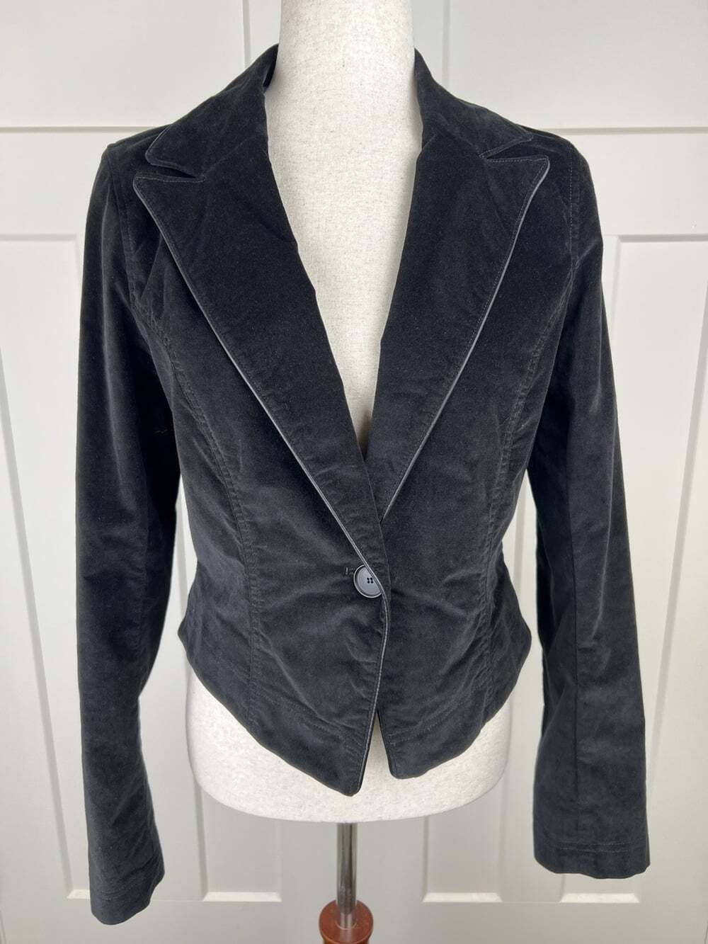 NWT Peruvian Connection Zoe Velveteen Blazer Jacket Black Cropped Size 4 Luxury